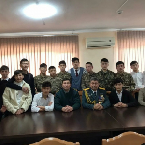 С подполковником военной кафедры им. М. Ауэзова Раймбердиевым Кырыдали Танирбердиевичем была организована встреча обучающихся колледжа.