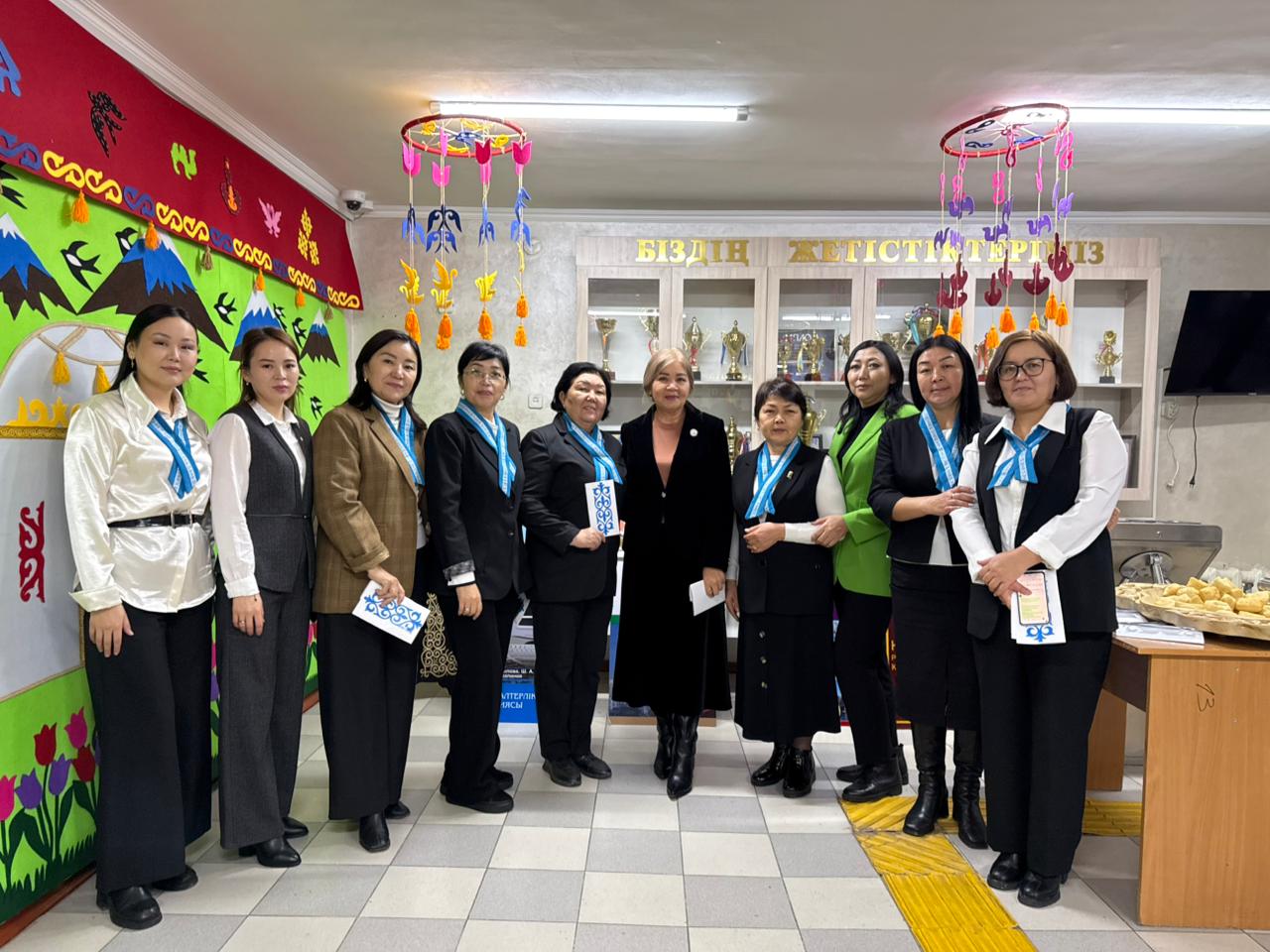 Бүгін М. Әуезов атындағы ОҚЗУ колледжінің “Білім мен ұстаным- тұлға биігіне бастар жол тақырыбындағы “Гуманитарлық, әлеуметтік және экономикалық пәндер” ПЦК-сы апталығының ашылуы.