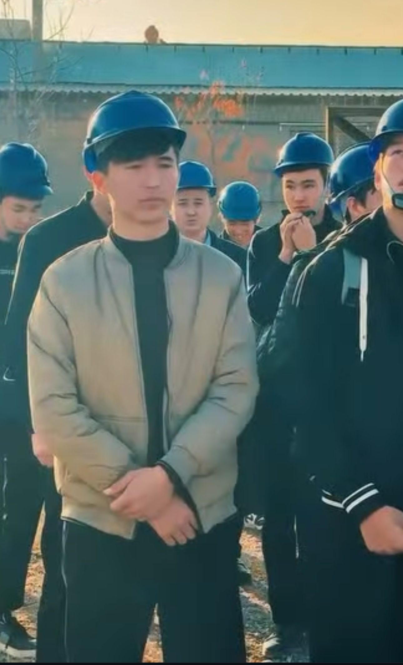 Жұмысшы мамандықтар жылы аясында 21.12.2025 ж. «Энергетиктер күні» кәсіби мерекесіне орай М.Әуезов атындағы ОҚУ колледжінің «Электрмен қамтамасыз ету» мамандығының білім алушылары үшін танымдық әрі тәжірибелік мәні бар экскурсия ұйымдастырылды. 