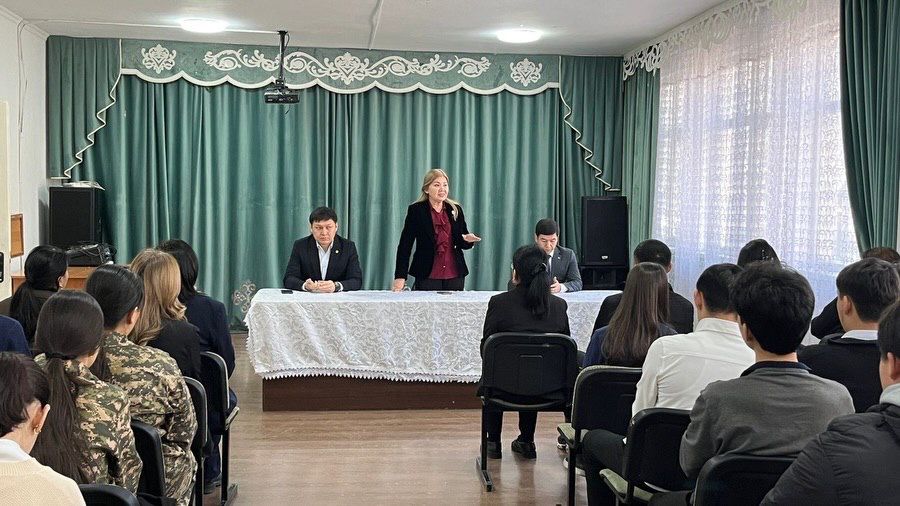 Бүгін М.Әуезов атындағы ОҚУ колледжінің білім алушыларына «Таза сессия» акциясы өткізілді.