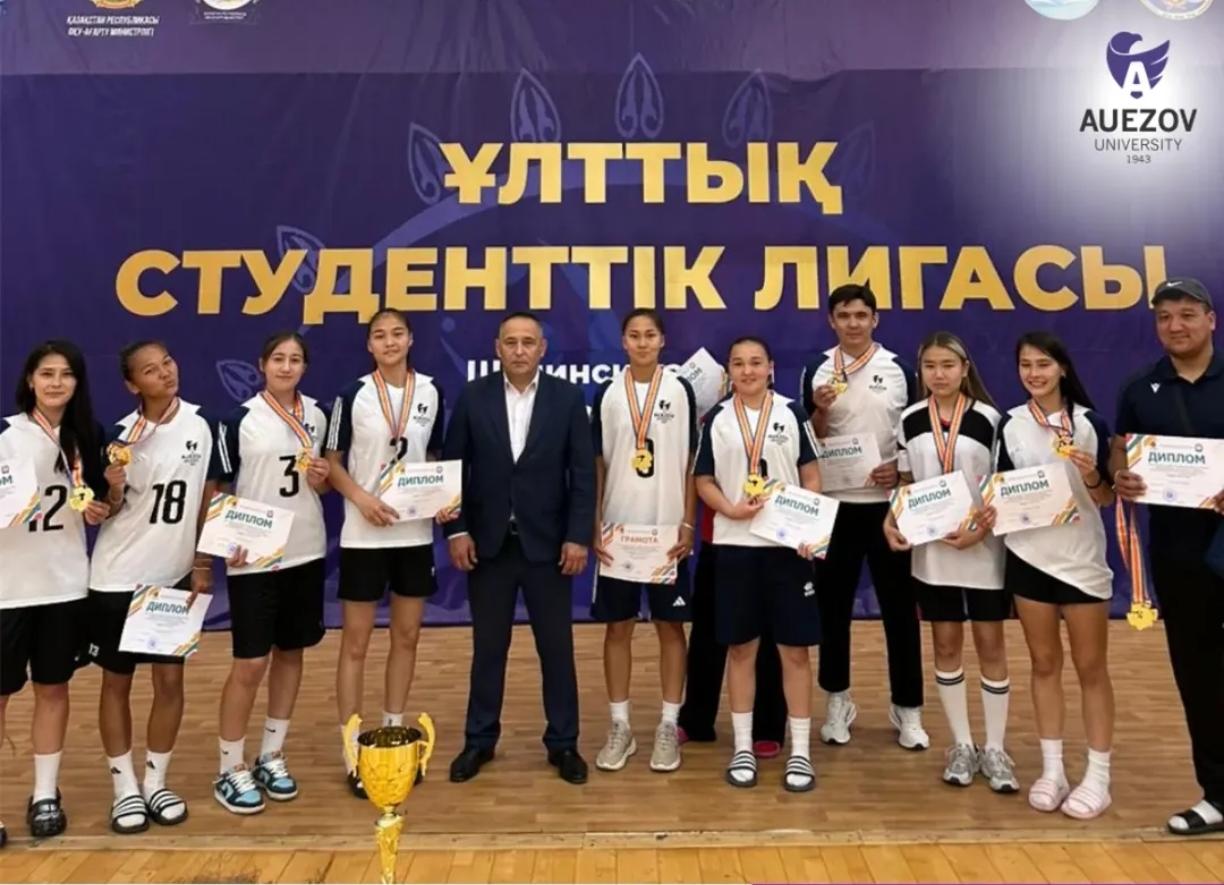 ҚЫЗДАР КОМАНДАСЫ ҰЛТТЫҚ КОЛЛЕДЖ ЛИГАСЫНДА І ОРЫНДЫ ИЕЛЕНДІ 